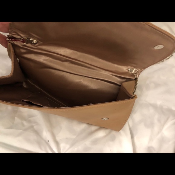 B1G1F🌸 BNWOT Studded Clutch 🌸 - Picture 2 of 2